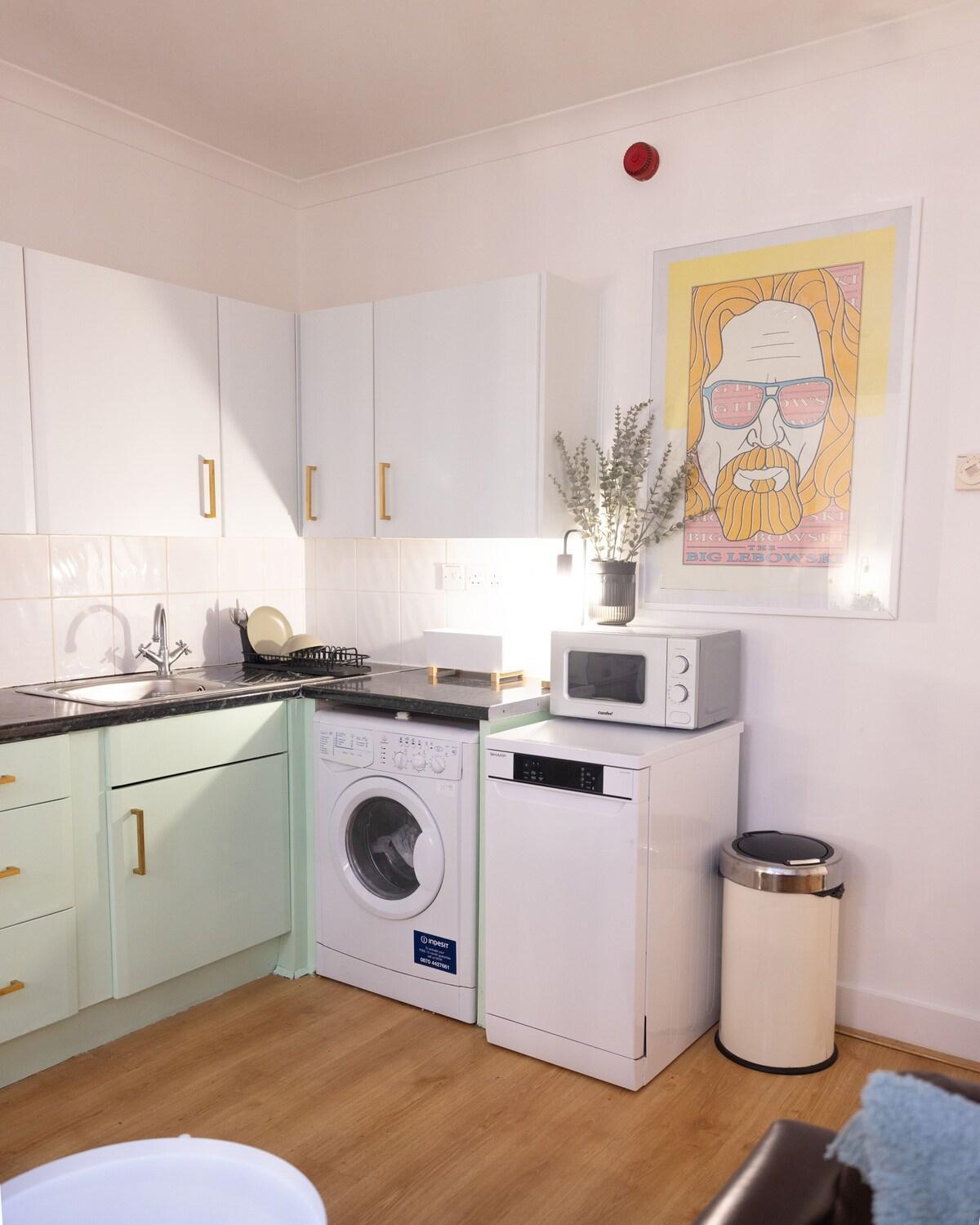 Apartament Spacious Two-bed 100m From Trafalgar Sqr
