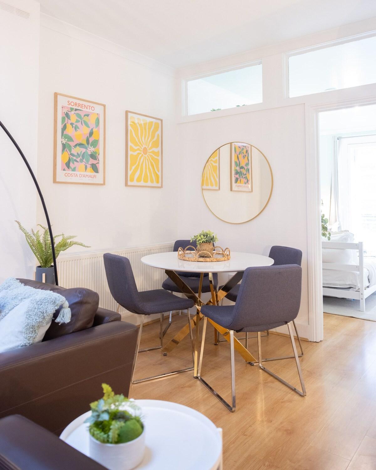Spacious Two-bed 100m From Trafalgar Sqr Apartment