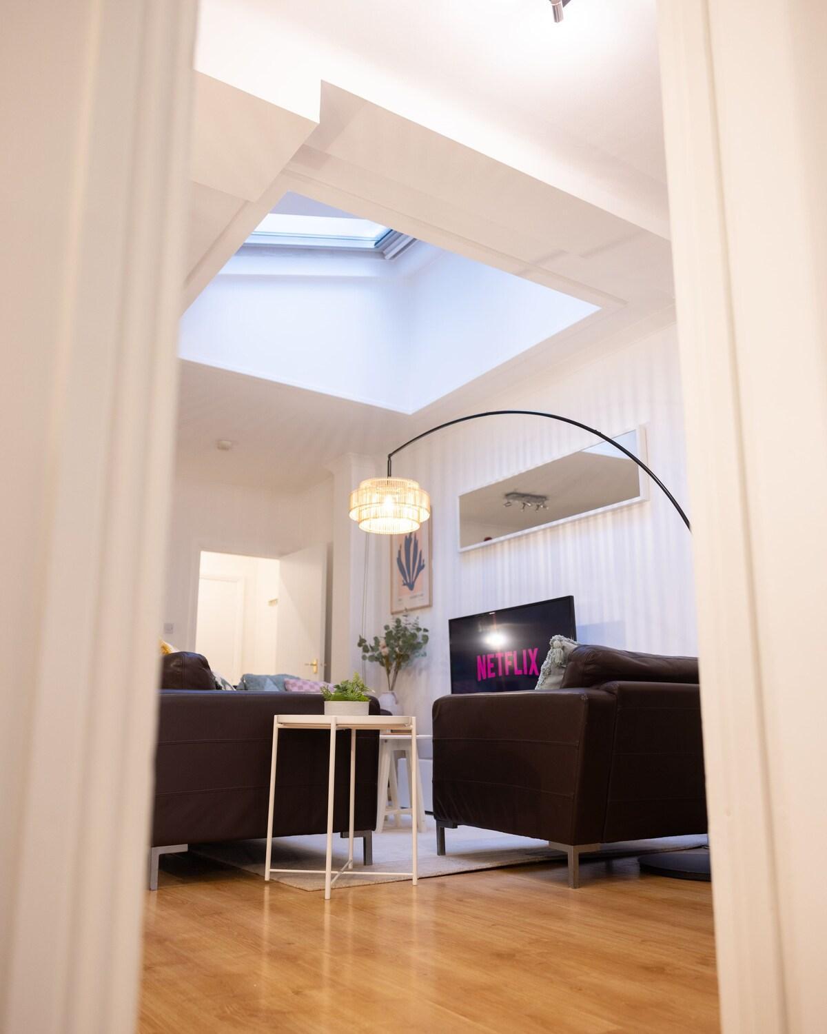 Apartament Spacious Two-bed 100m From Trafalgar Sqr *