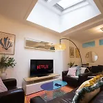 Spacious Two-Bed Apartment 100M From Trafalgar Sqr