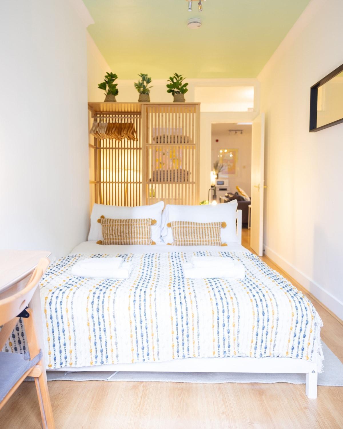 Spacious Two-bed 100m From Trafalgar Sqr