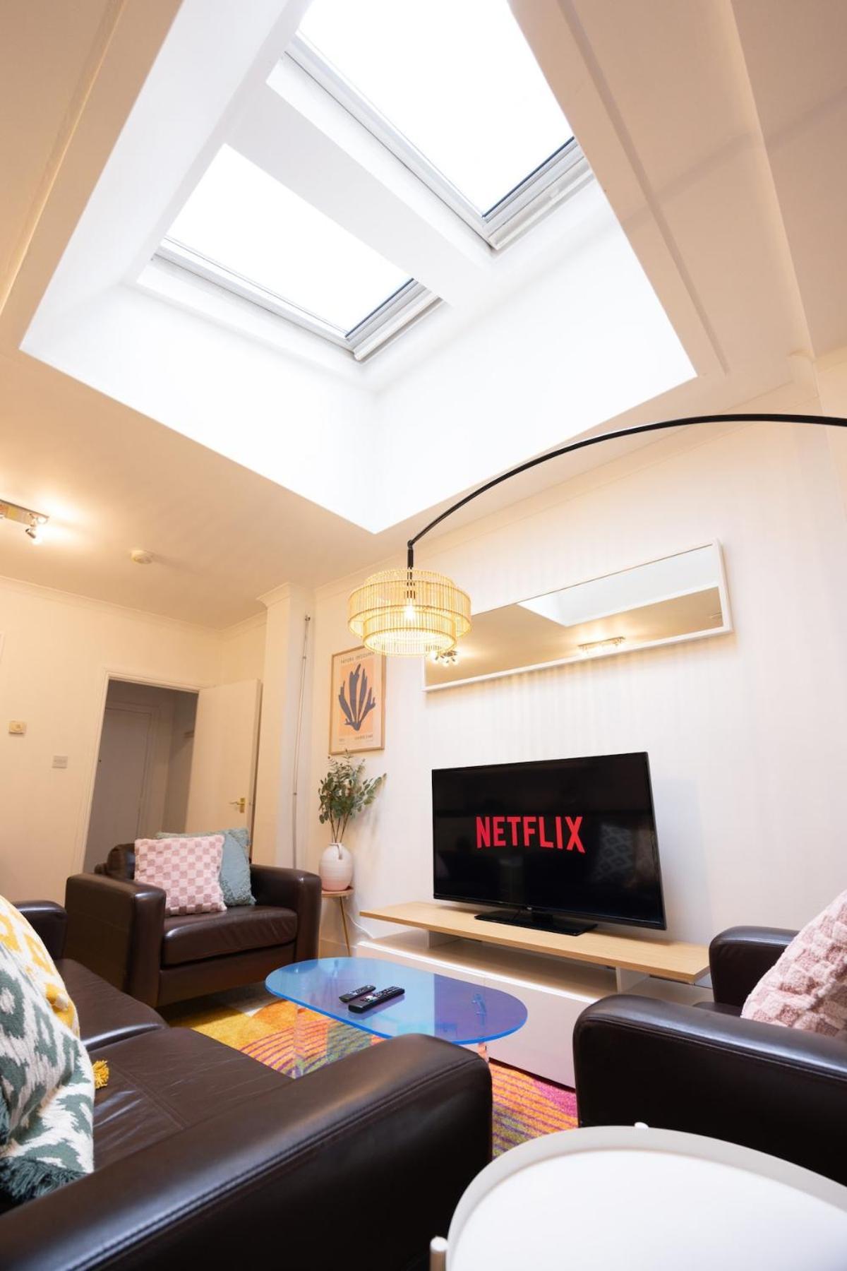Spacious Two-bed 100m From Trafalgar Sqr *