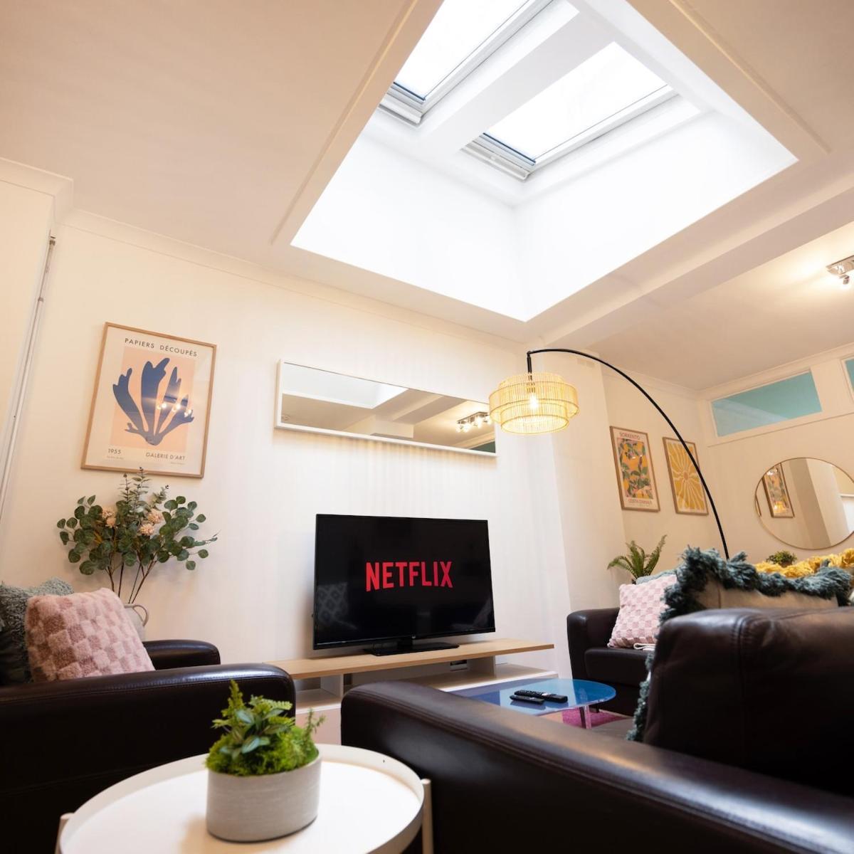Appartamento Spacious Two-bed 100m From Trafalgar Sqr Londra
